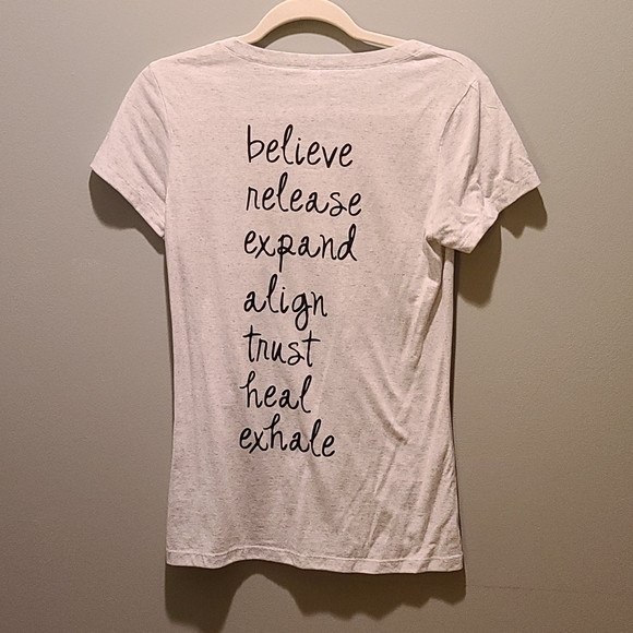 Graphic Tee Just Breathe - Picture 3 of 4